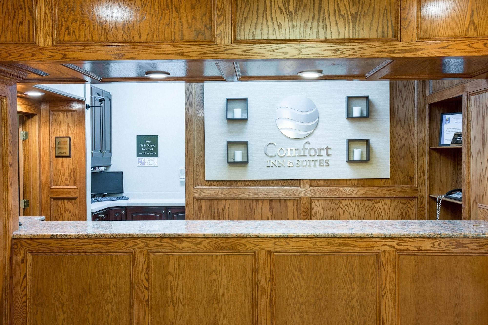 Comfort Inn & Suites Triadelphia Exteriér fotografie
